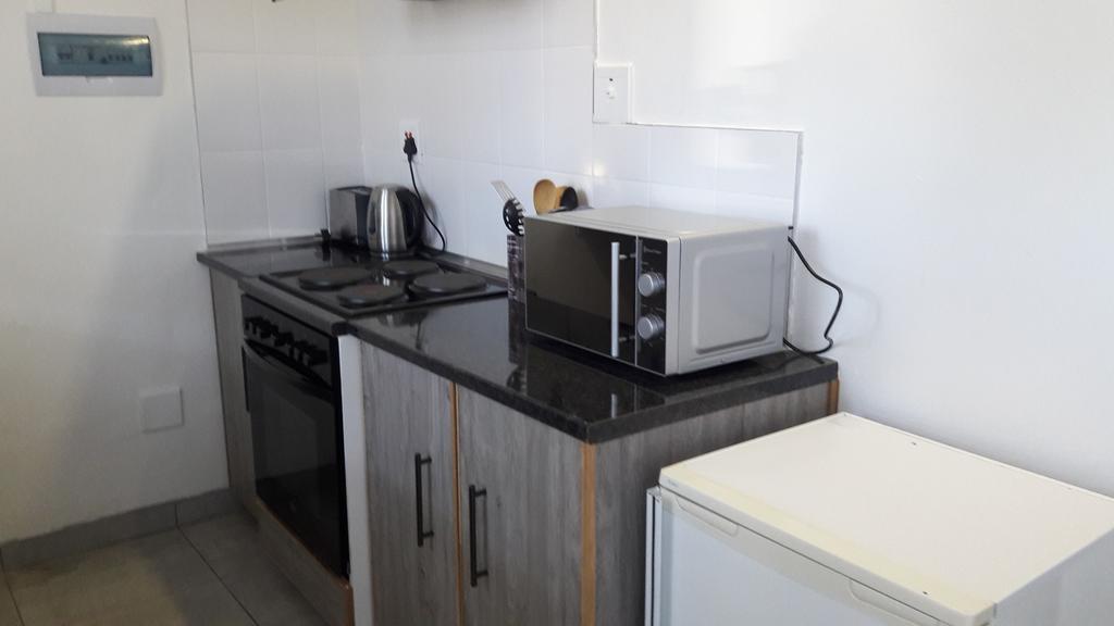Self-Catering Studio, Unit 6 On Krupp Виндхук Экстерьер фото