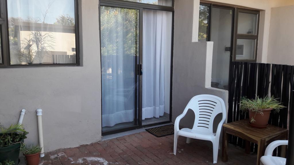 Self-Catering Studio, Unit 6 On Krupp Виндхук Экстерьер фото