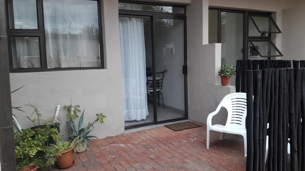 Self-Catering Studio, Unit 6 On Krupp Виндхук Экстерьер фото